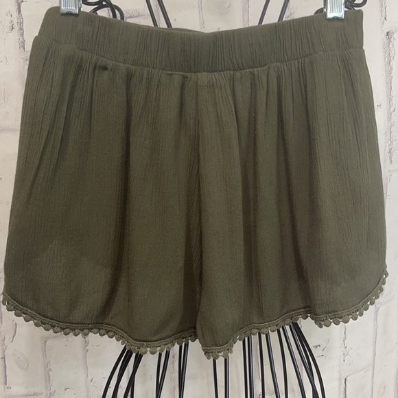 Ambiance Boho Festival Shorts Pompom Trim Olive Green Gauzy Rayon Overlapping - Picture 5 of 10
